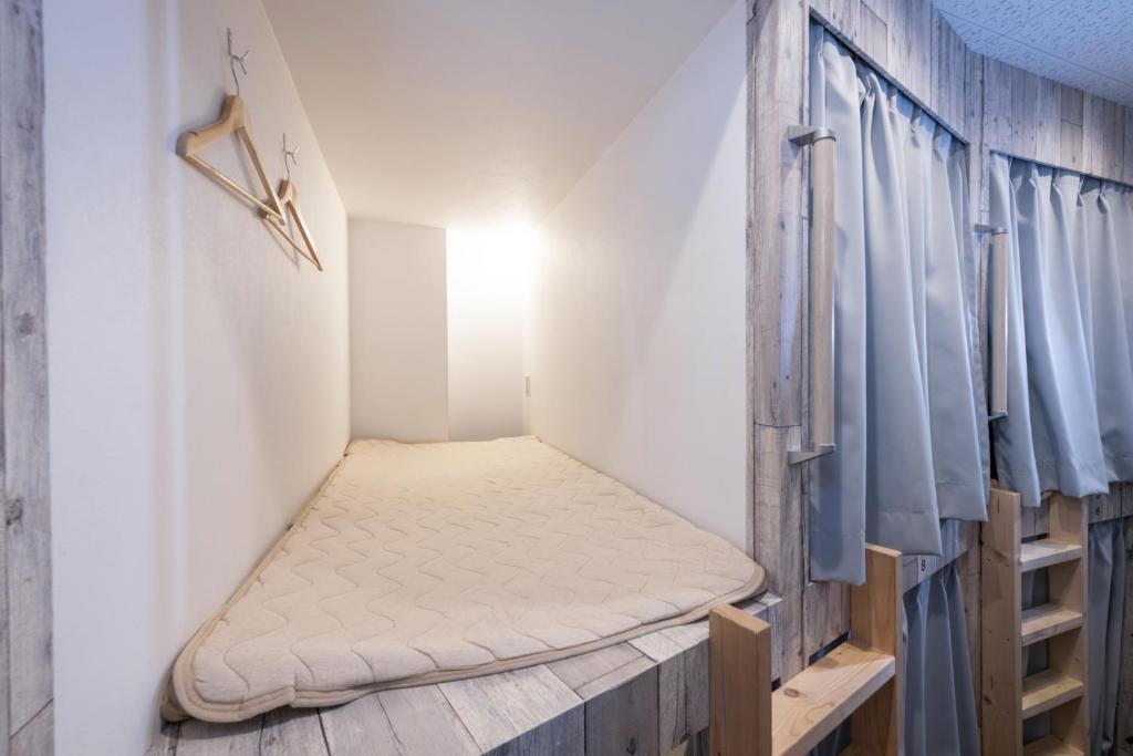 Postel nebo postele na pokoji v ubytování bnb+ Kanda Terrace Ogawamachi