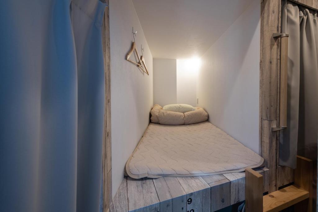 Postel nebo postele na pokoji v ubytování bnb+ Kanda Terrace Ogawamachi