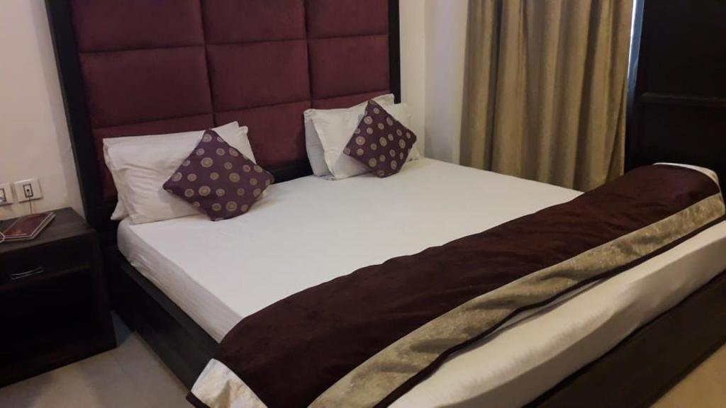 Postel nebo postele na pokoji v ubytování Solo Victoria Hotel