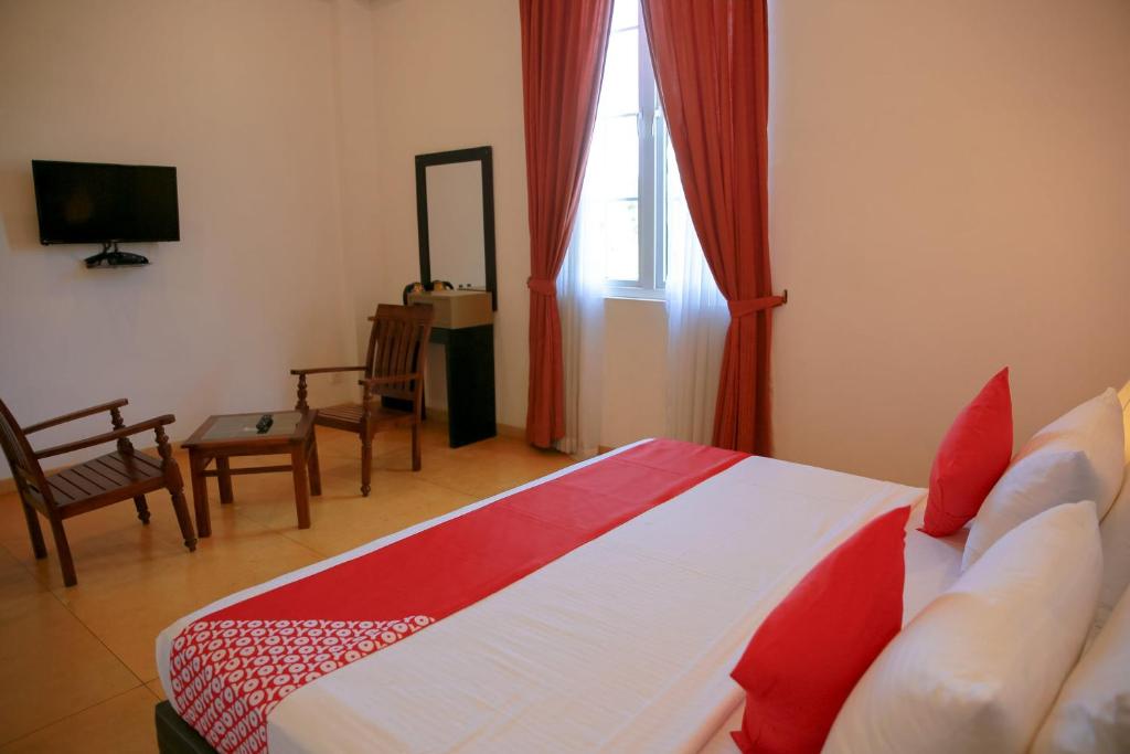 Postel nebo postele na pokoji v ubytování Glenloch Tea Factory Hotel