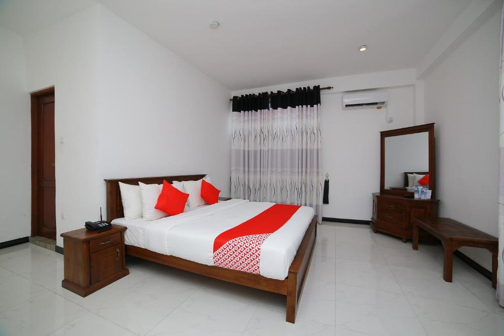 Postel nebo postele na pokoji v ubytování OYO 278 Hotel Rivelka