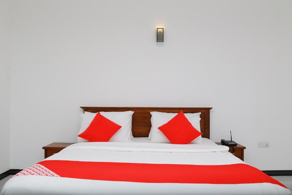 Postel nebo postele na pokoji v ubytování OYO 278 Hotel Rivelka