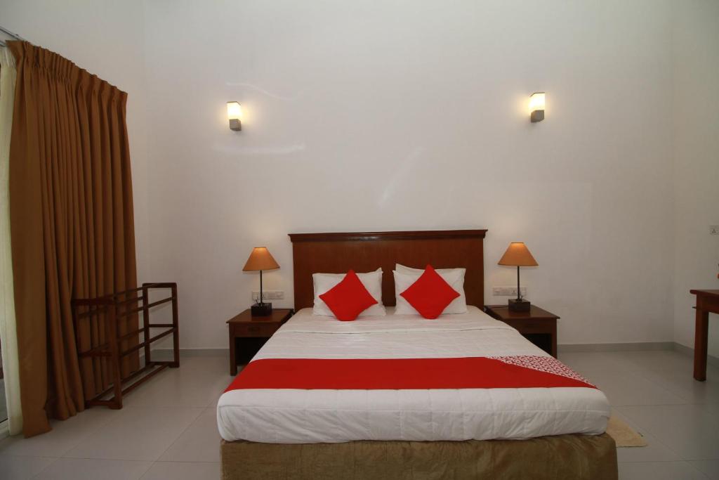 Postel nebo postele na pokoji v ubytování Garden Beach Hotel Kalutara