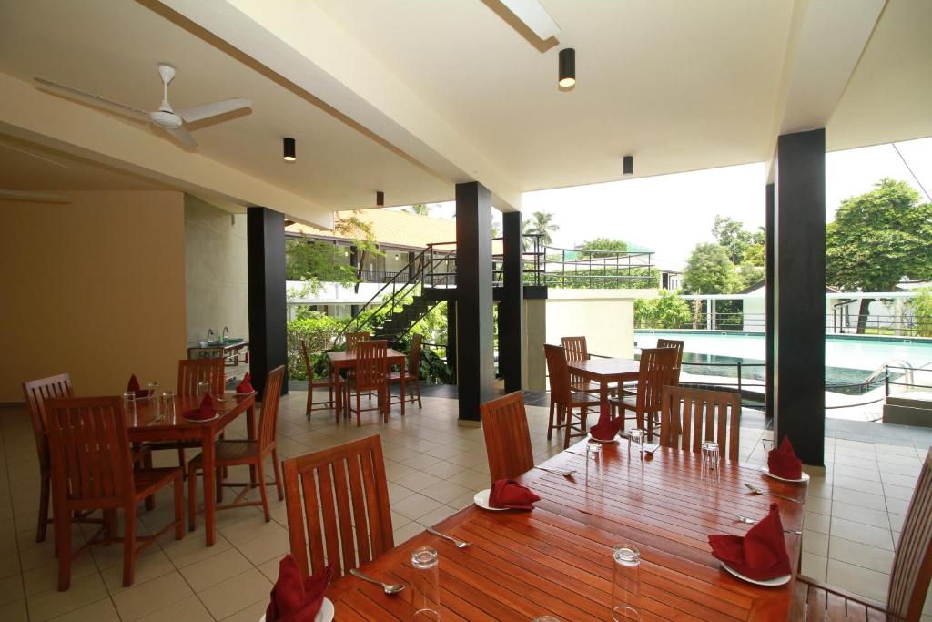 Balkón nebo terasa v ubytování Garden Beach Hotel Kalutara