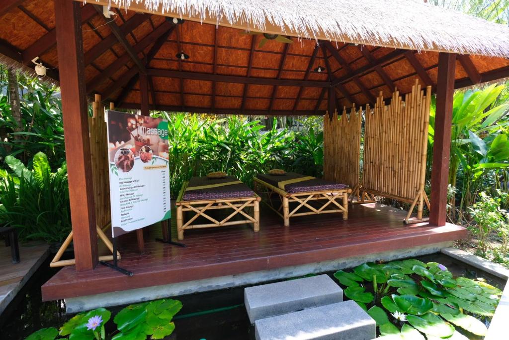 Zahrada ubytování Hula Hula Resort, Ao Nang
