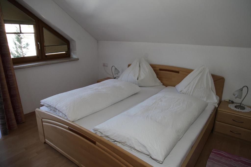 A bed or beds in a room at Appartementhaus Sabine