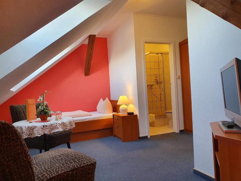 Postel nebo postele na pokoji v ubytování Hotel Schatthaus