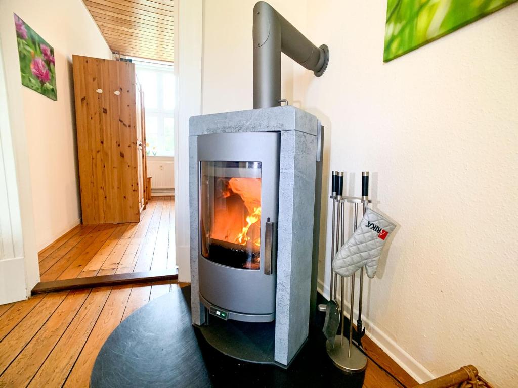 a fireplace in the corner of a room at Parkwohnung in Neukirchen