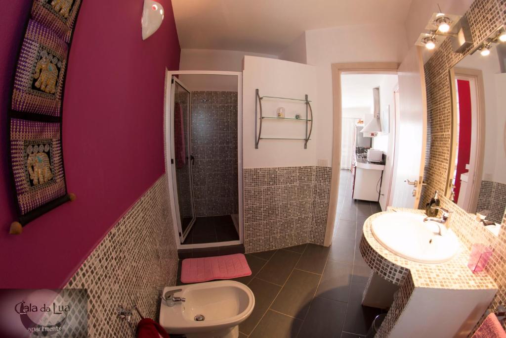 Koupelna v ubytování Cala da Lua apartments