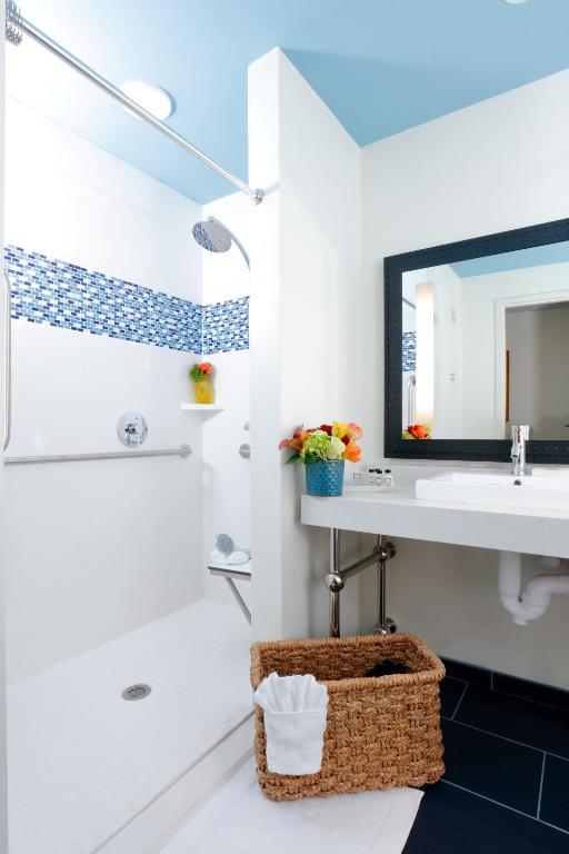 Ein Badezimmer in der Unterkunft Hotel Indigo Orange Beach - Gulf Shores by IHG