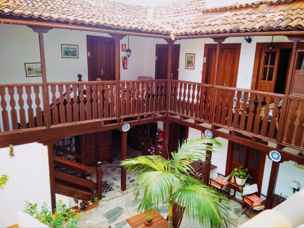 an overhead view of a house with a balcony at Casa Rural Los Helechos in Agulo