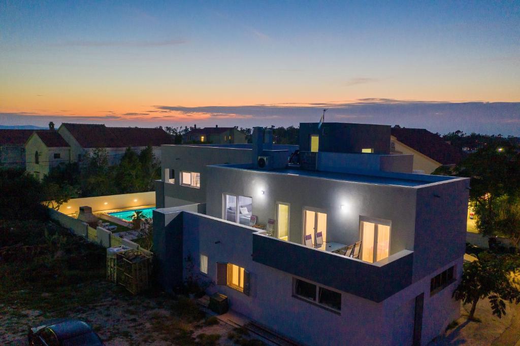Bazén v ubytovaní Apartment Lari alebo v jeho blízkosti