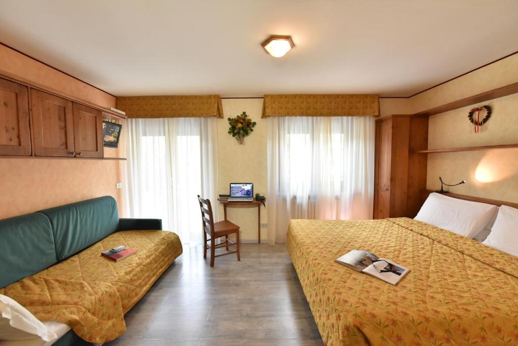 Hotel Bijou - Triple Room With Balcony