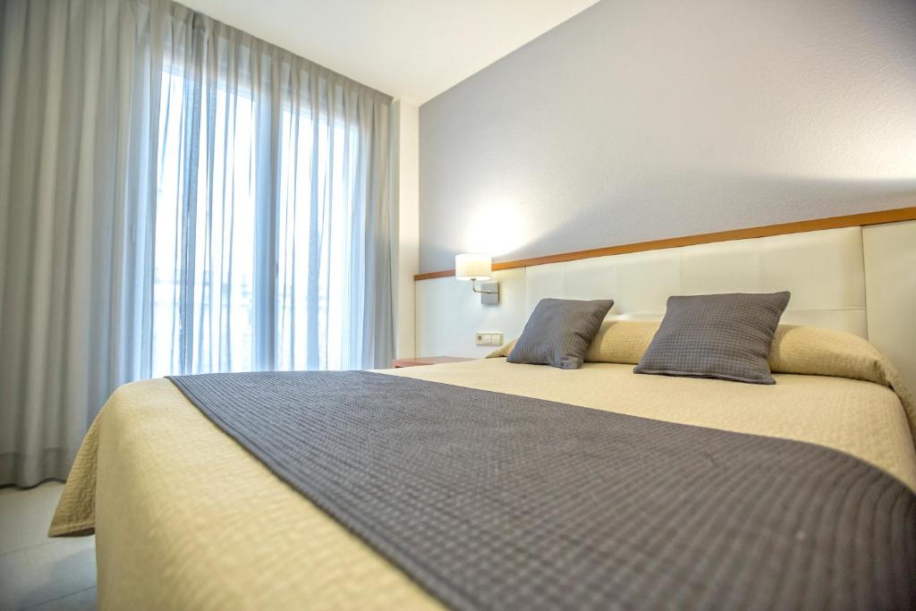 Cama o camas de una habitación en Hotel Teruel