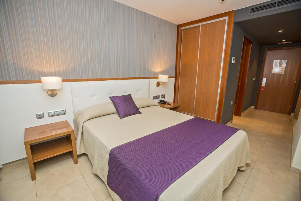 Cama o camas de una habitación en Hotel Teruel