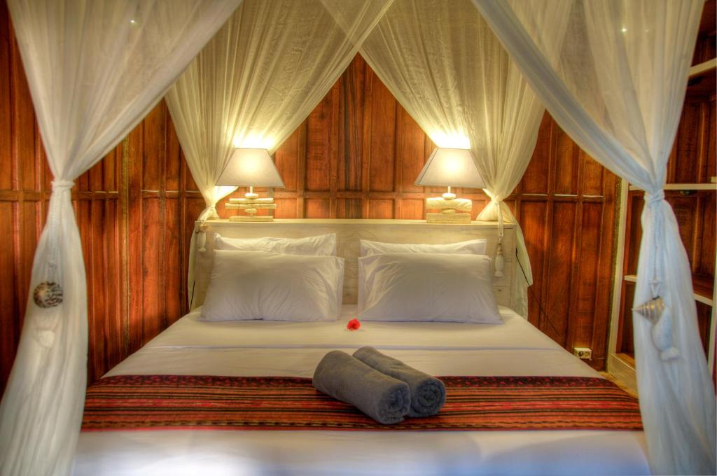 Postel nebo postele na pokoji v ubytování Villas SAMALAMA Gili Trawangan