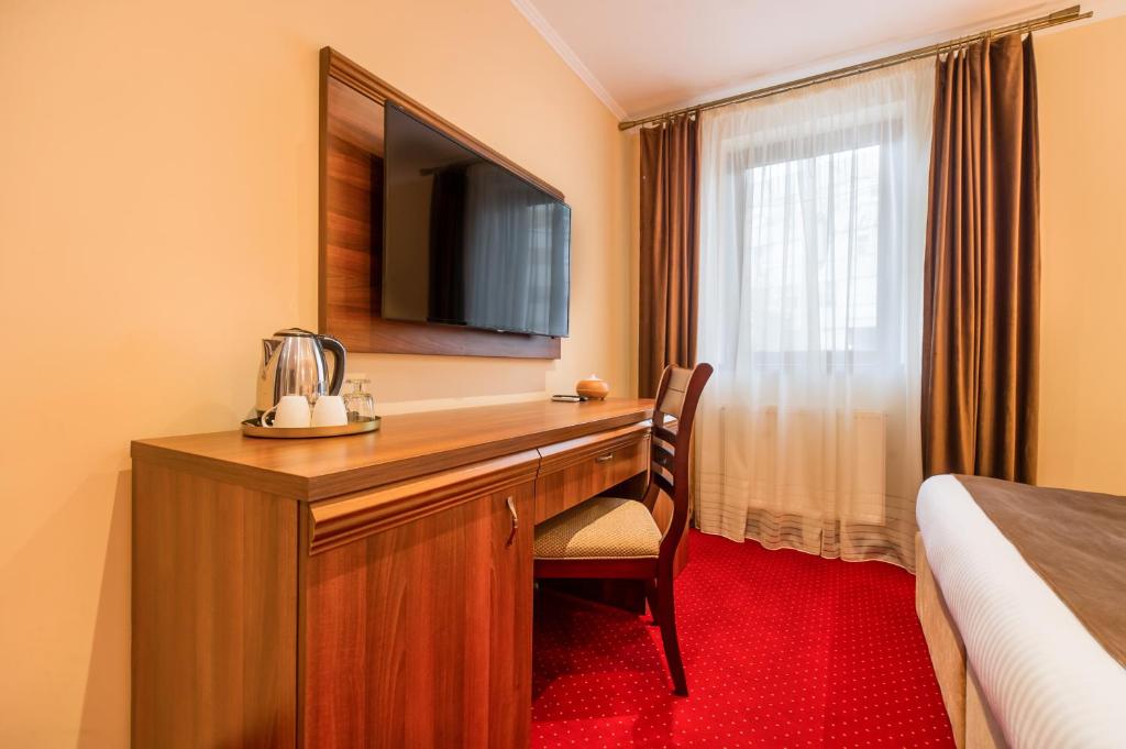BUCUR 9 - Deluxe King Room
