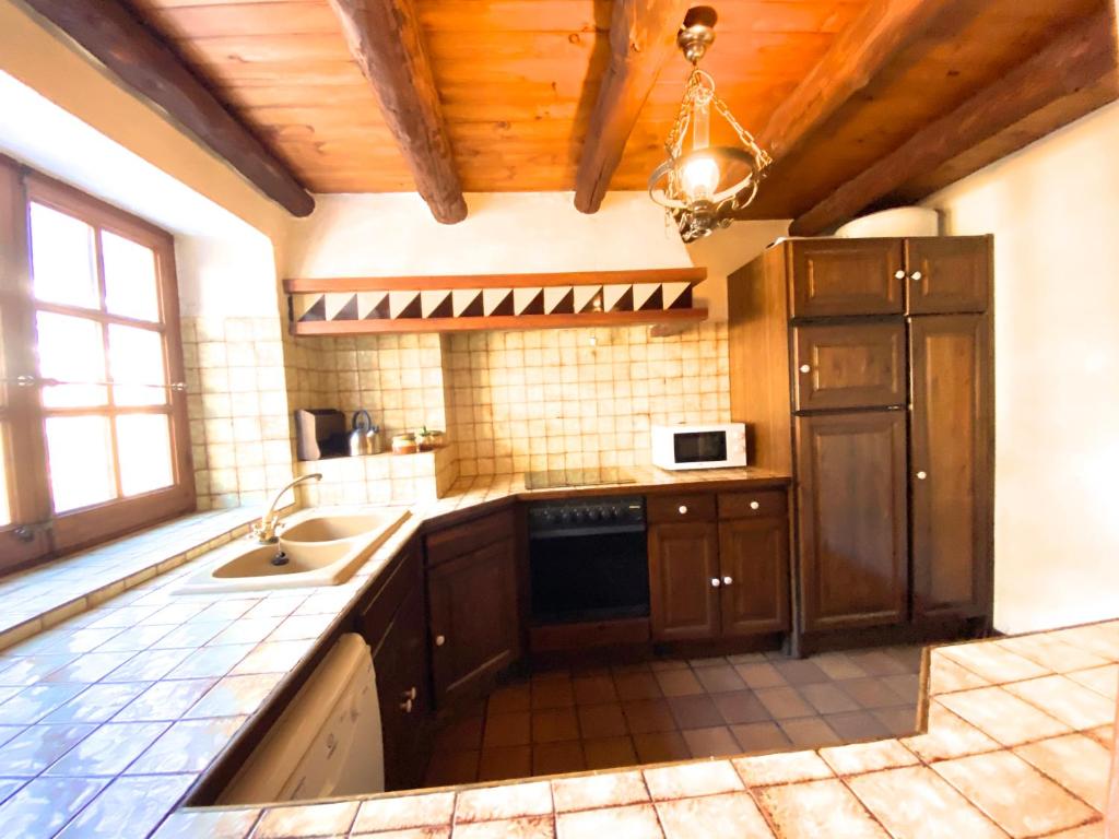 Kuchyň nebo kuchyňský kout v ubytování C3 Bordes d'Arinsal, Rustico con Chimenea, Arinsal, Zona Vallnord