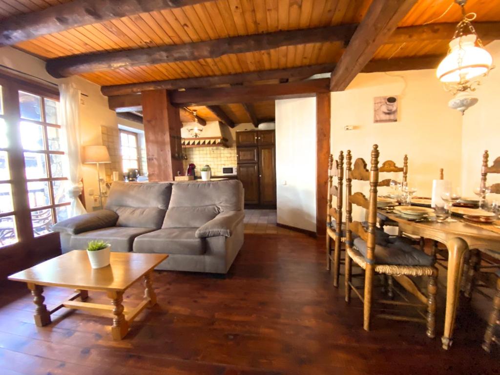 Posezení v ubytování C3 Bordes d'Arinsal, Rustico con Chimenea, Arinsal, Zona Vallnord