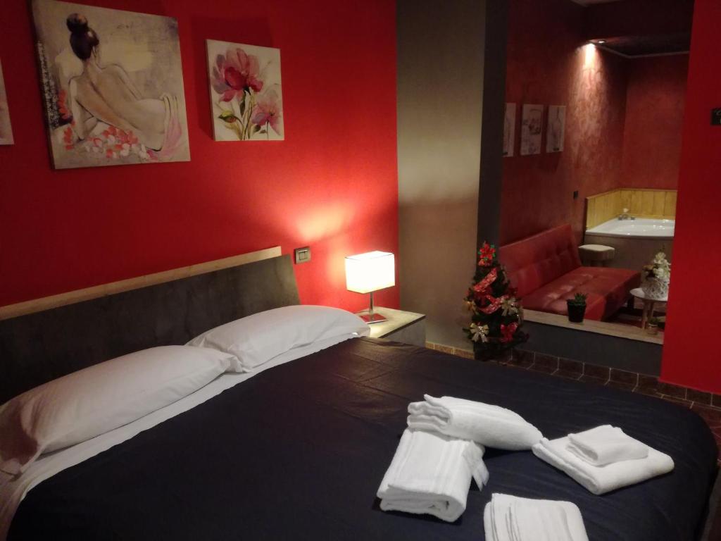 a bedroom with a bed with towels on it at La Casetta Rossa in Frosinone