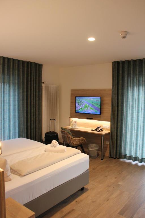 TV a/nebo společenská místnost v ubytování Hotel Weinhaus Möhle