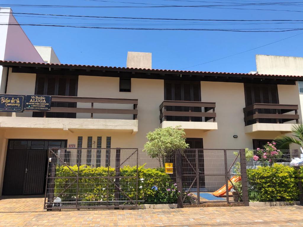 a house with a gate in front of it at Vô Doríbio in Torres