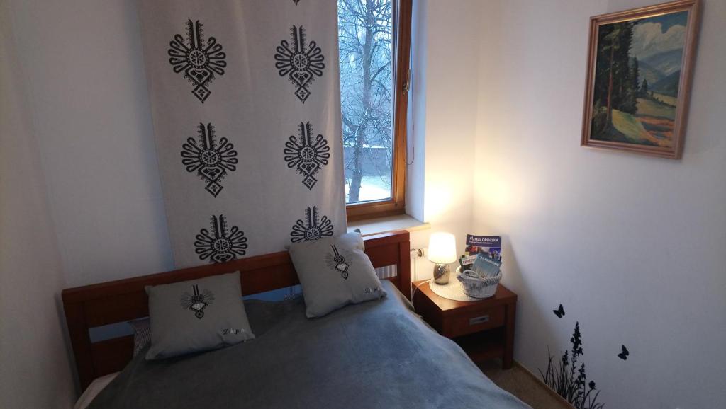 Posteľ alebo postele v izbe v ubytovaní Apartament Radowid 15 w centrum z basenem