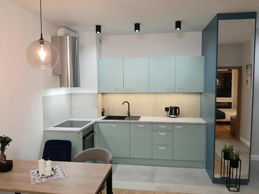 Kuchyňa alebo kuchynka v ubytovaní Jacuzzi Apartamenty Gdańsk - RELAX Apartments