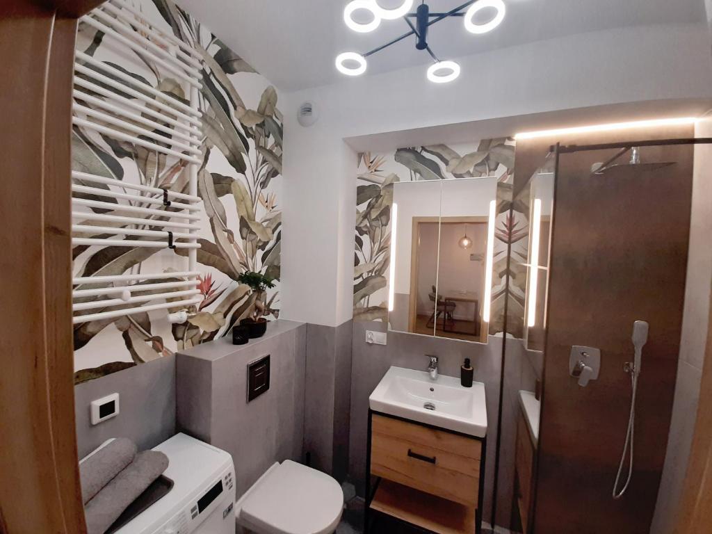 Kúpeľňa v ubytovaní Jacuzzi Apartamenty Gdańsk - RELAX Apartments