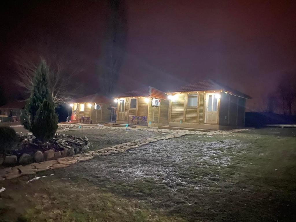 Budova, kde se chata nachází