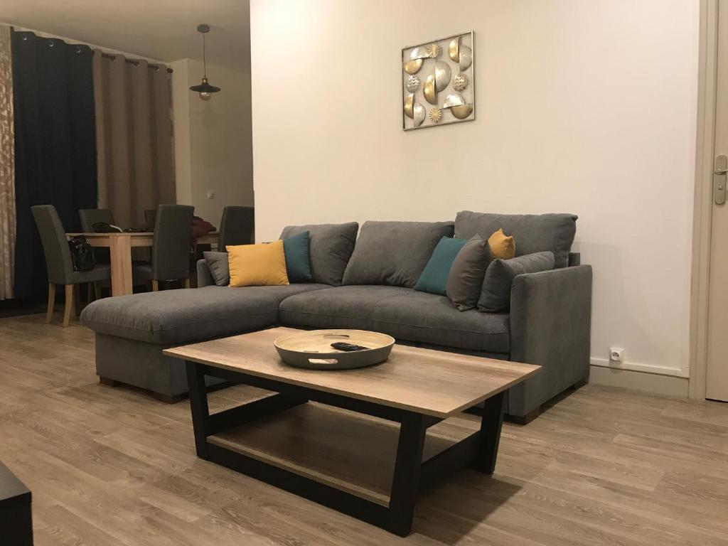 a living room with a couch and a coffee table at Etape Moulinoise (rez-de-chaussée) in Moulins