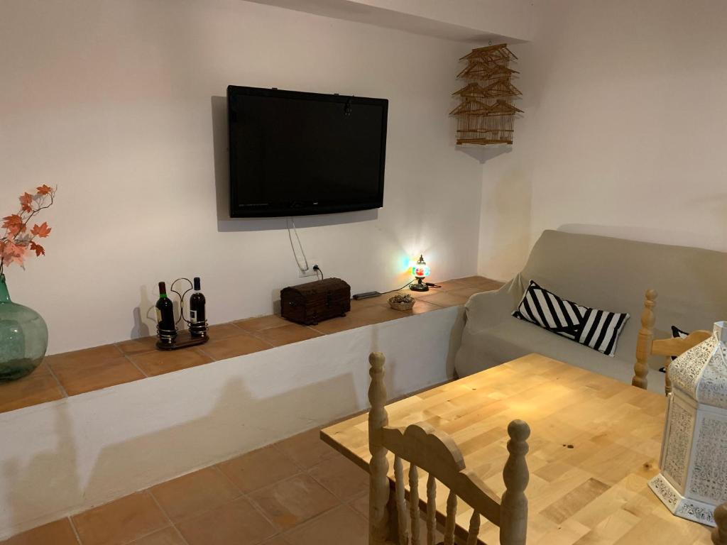 Telewizja i/lub zestaw kina domowego w obiekcie Tinao de Las Alcántaras