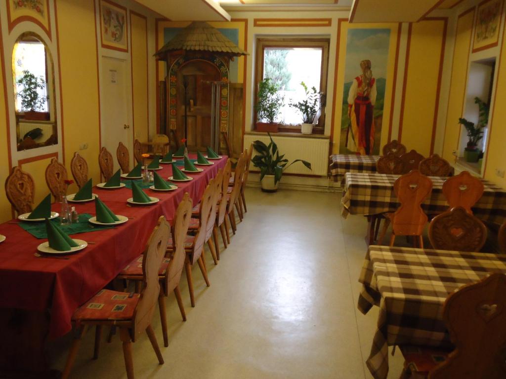 Restaurace v ubytování Czermann Panzió és Étterem