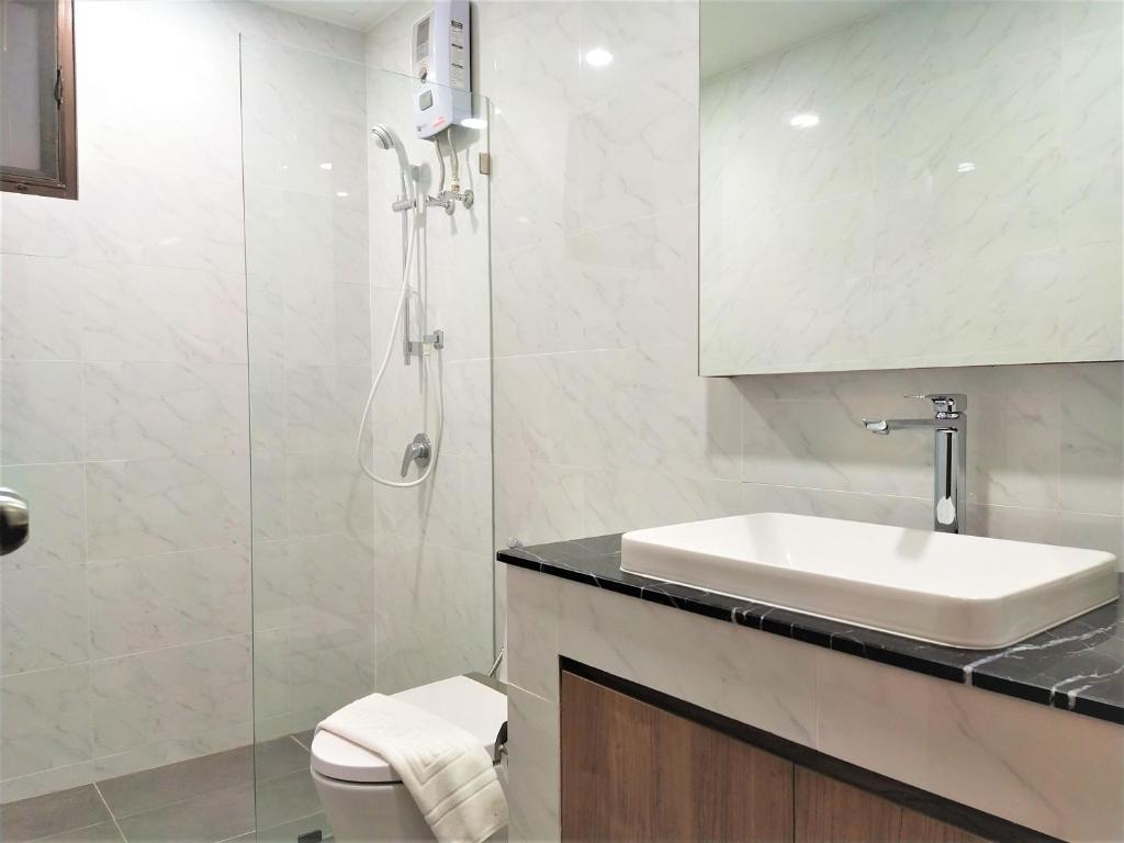 a bathroom with a shower and a sink and a toilet at Chang Buri Resort & Koh Chang Hillside in Ko Chang