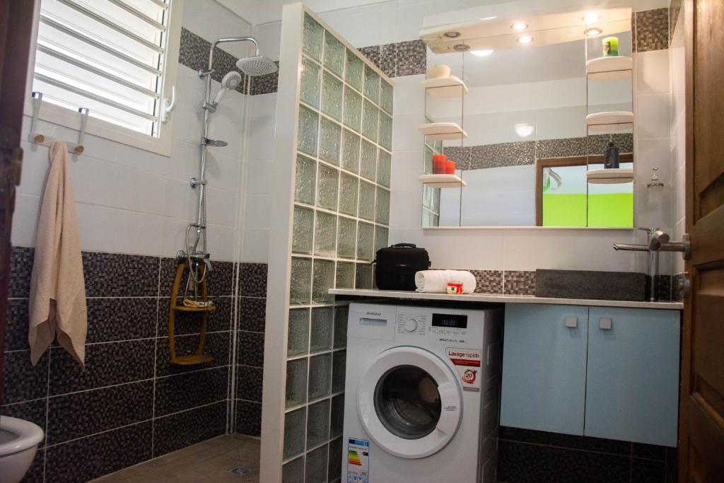 Kuchyň nebo kuchyňský kout v ubytování Villa Prunepassion