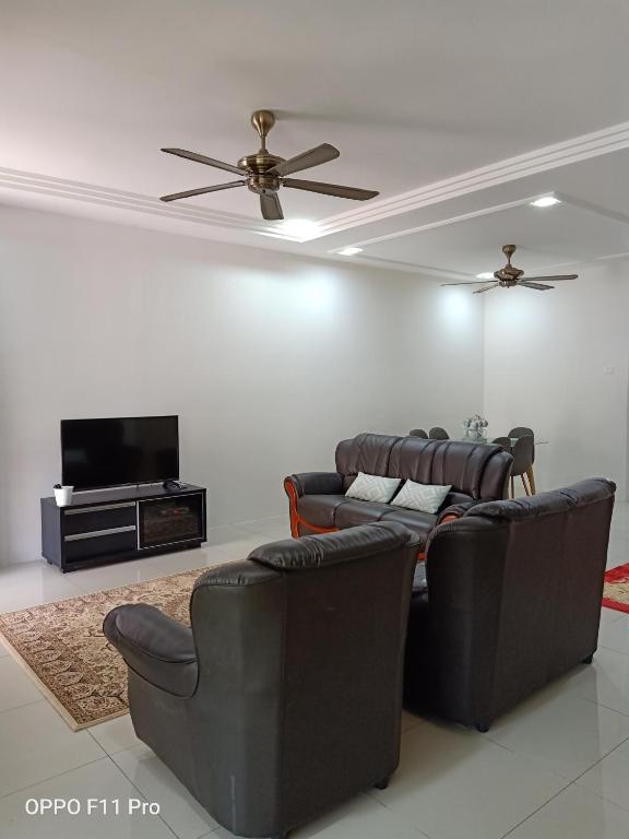 Rara Homestay Kuala Kangsar - Four-Bedroom House