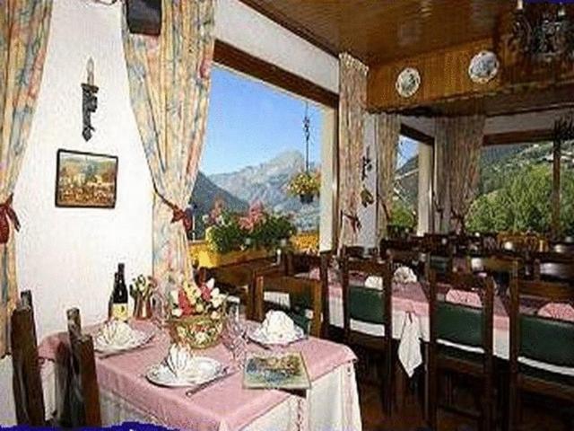 Nespecifikovaný výhled na hory nebo výhled na hory při pohledu z hotelu