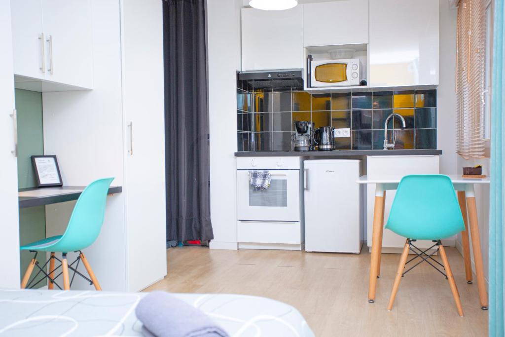 Kuchyň nebo kuchyňský kout v ubytování SMILE APPARTS - Appartements - Au coeur de Lorient - Au calme - Tout Confort
