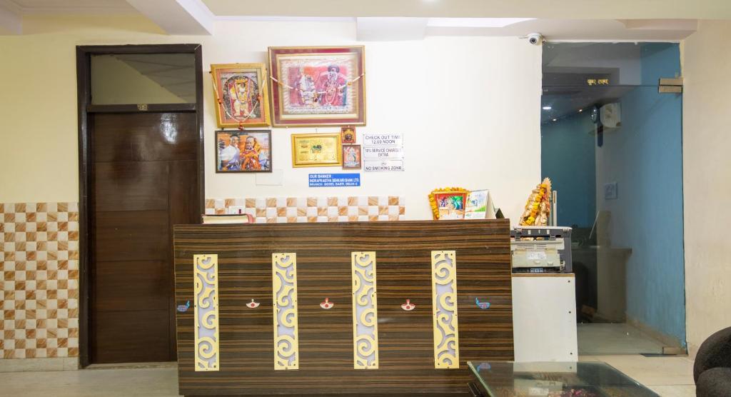 a shop with a wooden counter and a door at HOTEL DARPAN INTERNATIONAL -New Delhi Railway Station in New Delhi