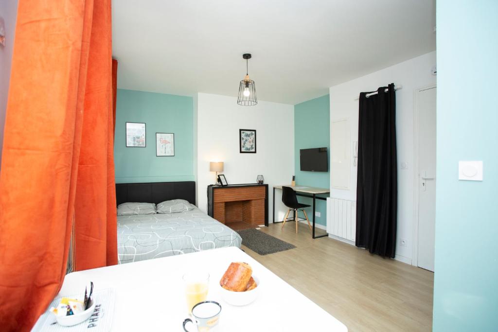 Postel nebo postele na pokoji v ubytování SMILE APPARTS - Appartements - Au coeur de Lorient - Au calme - Tout Confort