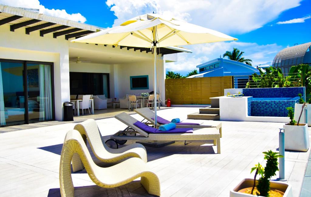 Patio nebo venkovní prostory v ubytování Cap Ouest Beachfront Residences
