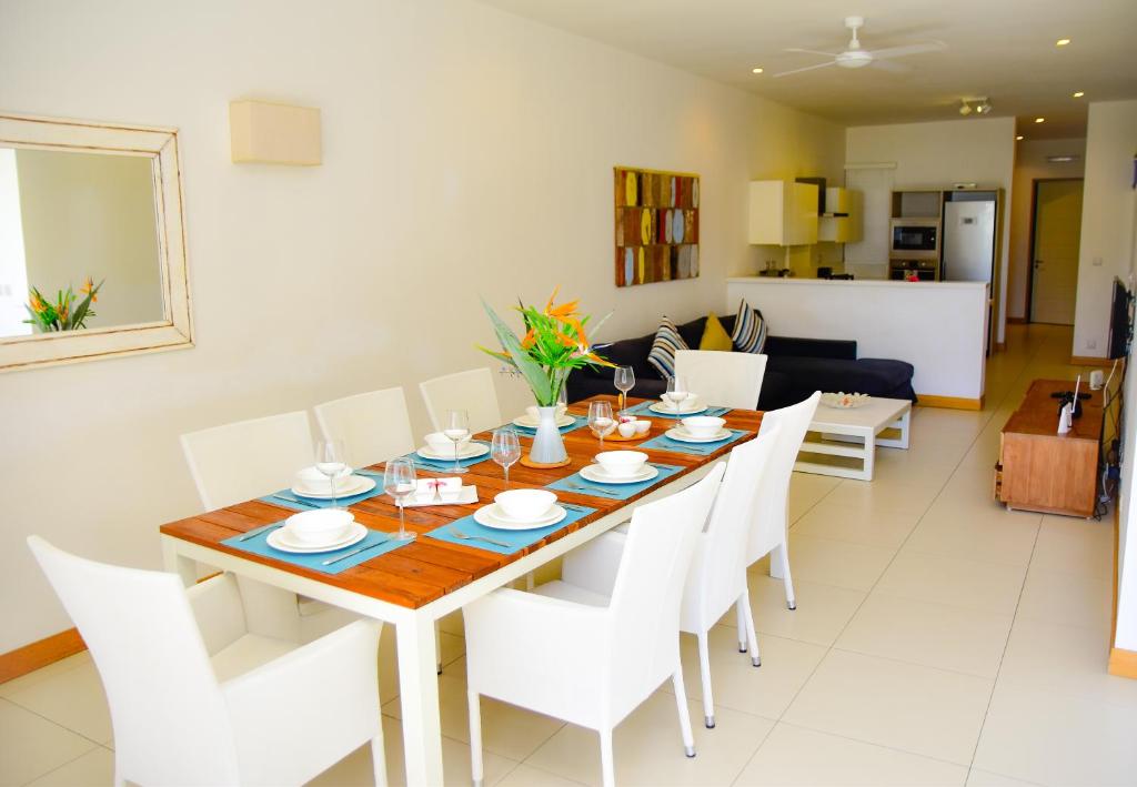 Posezení v ubytování Cap Ouest Beachfront Residences