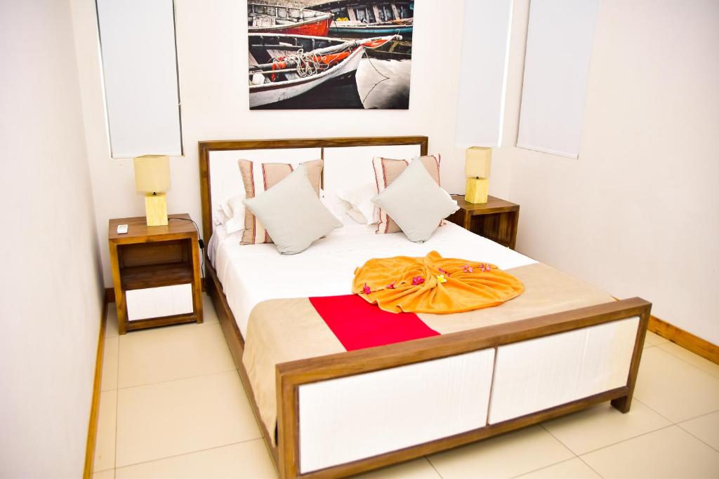 Postel nebo postele na pokoji v ubytování Cap Ouest Beachfront Residences