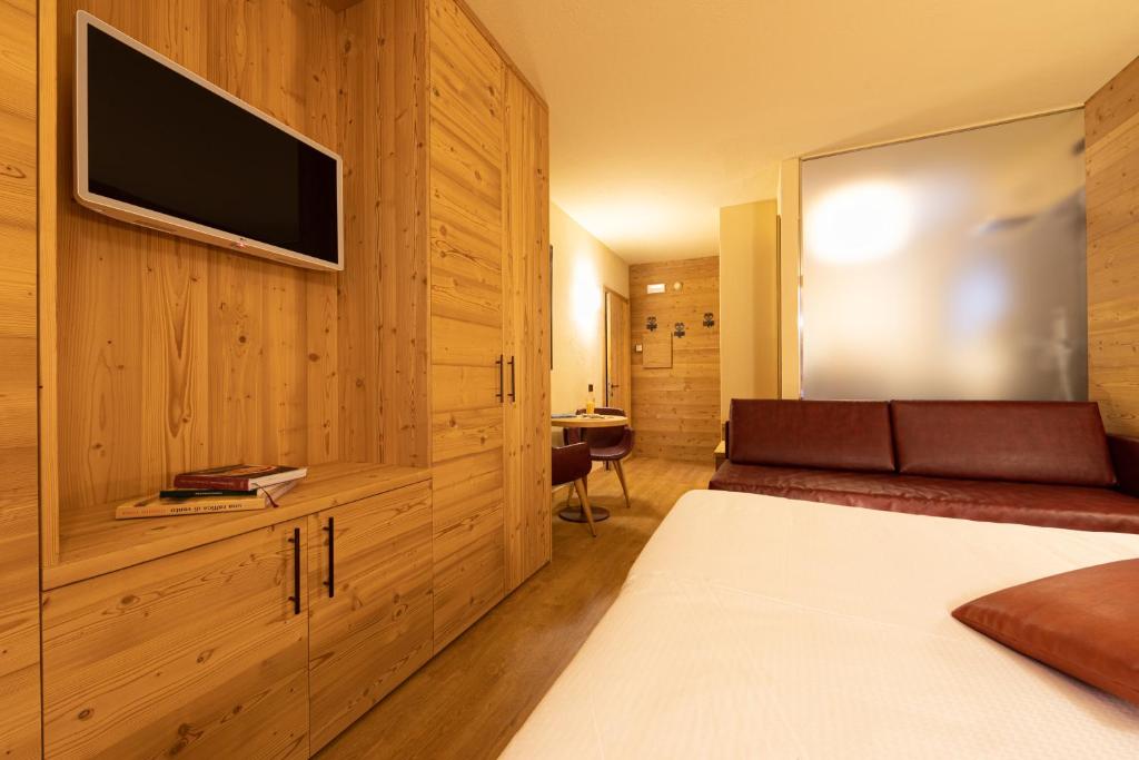 TV a/nebo společenská místnost v ubytování Hotel Petit Tournalin