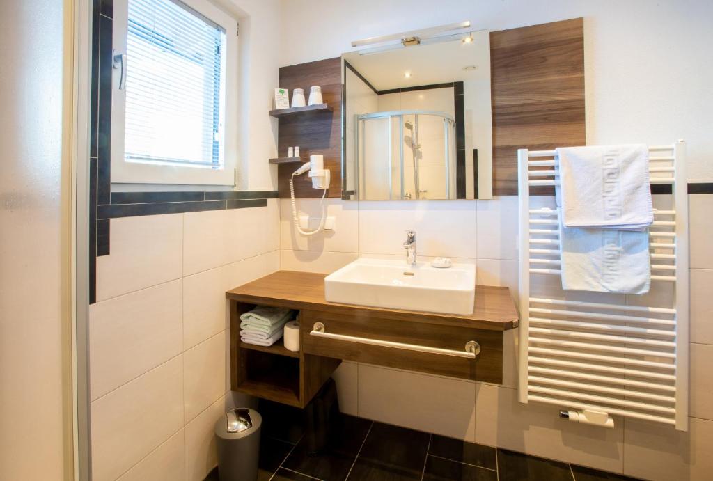 Koupelna v ubytování OLYMPIA Privathotel Garni