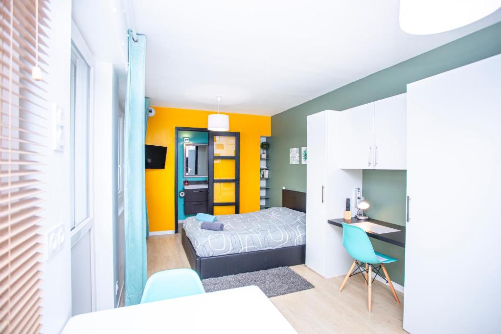 Postel nebo postele na pokoji v ubytování SMILE APPARTS - Appartements - Au coeur de Lorient - Au calme - Tout Confort