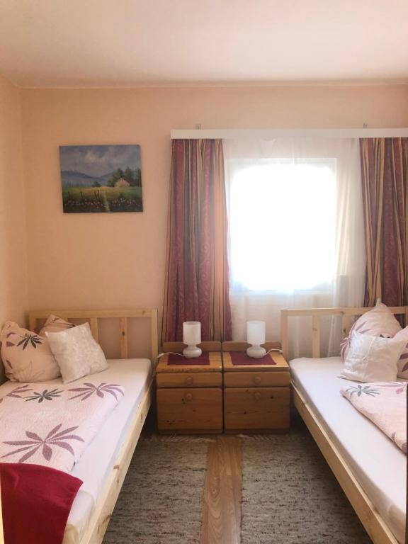 Postel nebo postele na pokoji v ubytování Gasthaus Luggwirt