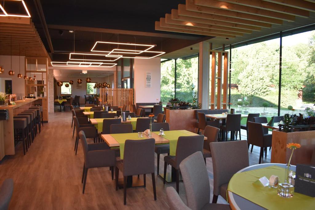 Restaurace v ubytování Hotel Hausschachen
