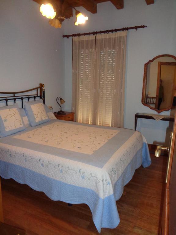 Posteľ alebo postele v izbe v ubytovaní HOTEL RURAL LA ROMEROSA