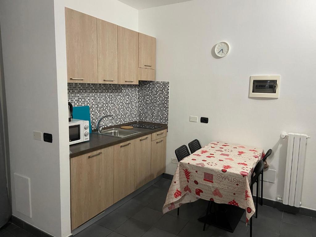 A kitchen or kitchenette at BICOCCA APPARTAMENTI